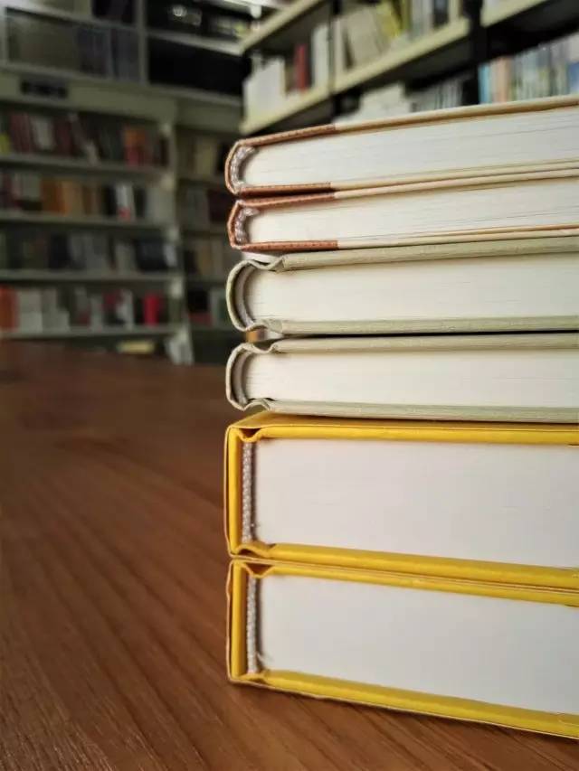 หนังสือปกแข็งแบบกำหนดเอง. jpg