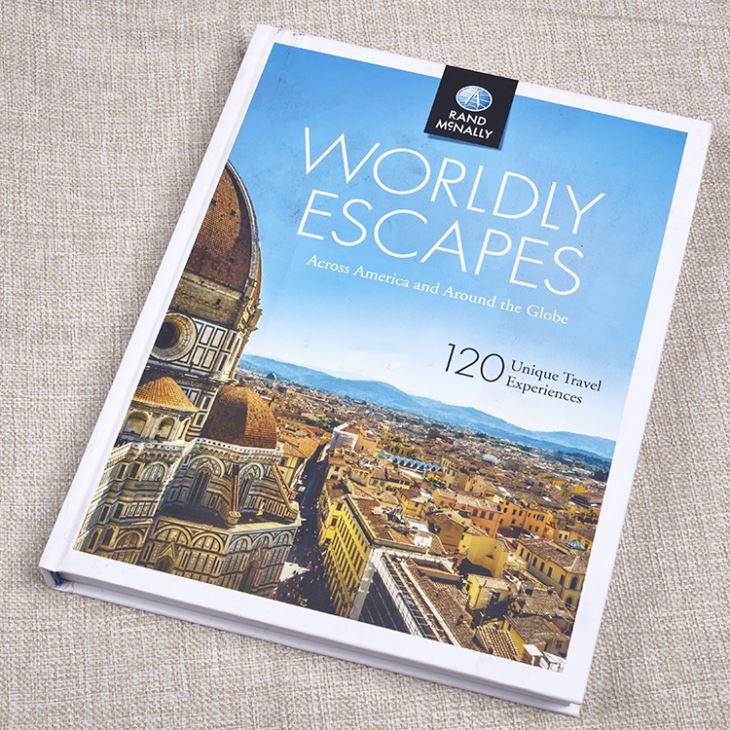 สมุดภาพครบรอบ, โต๊ะกาแฟอ่านหนังสือพิมพ์หนังสือและโต๊ะกาแฟ, สำนักพิมพ์อัลบั้มครบรอบ